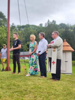 svěcení nových úlů u domku prokopa diviše 1